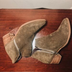 Olive Steven by Steve Madden Ankle Boot (US 9.5)